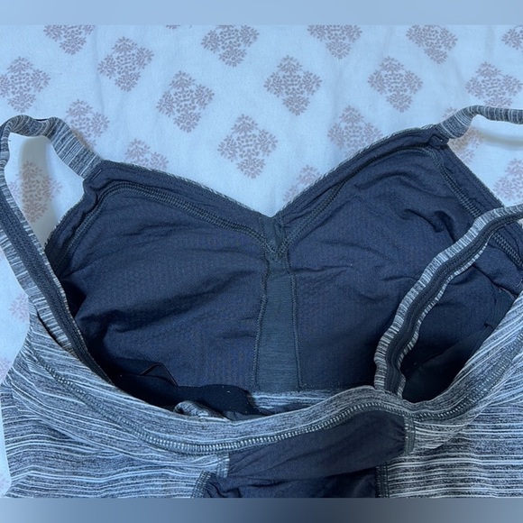 Lululemon Sz. 8 Tanks - Picture 12 of 13